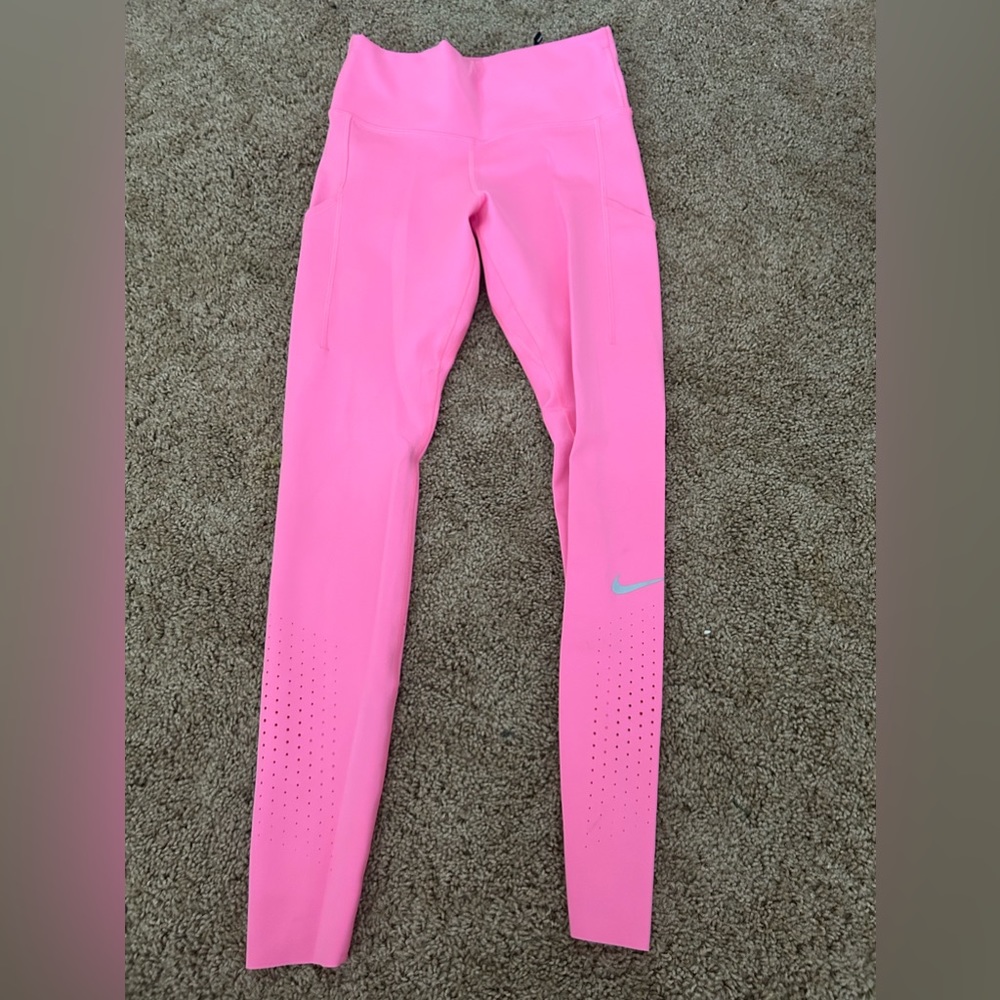 Bubblegum pink Nike running leggings